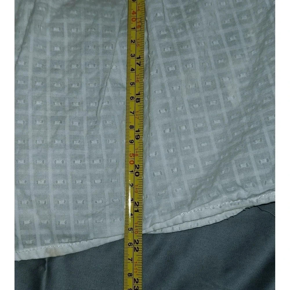 White Textured Button Up Shirt with‎ Lace Back Detail xs Read